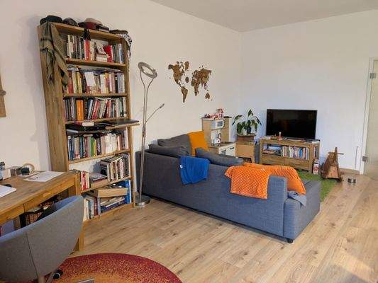 Geräumiges Wohnzimmer