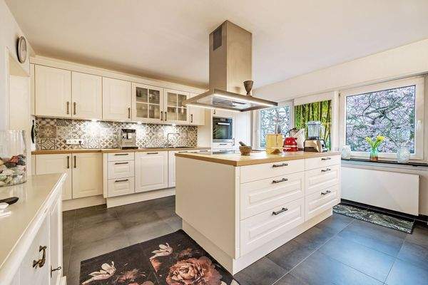 Küche mit Kochinsel