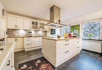 Küche mit Kochinsel