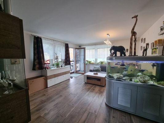  Wohnzimmer OG 1mit Ausgang auf die Terrasse und Garten