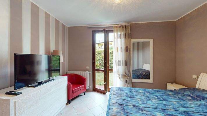 NA-072-9-Appartamento-arredato-con-corte-esclusiva