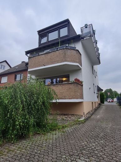 Helle Dreizimmerwohnung im Hochparterre eines gepflegten Dreifamilienhauses in Köln-Rath