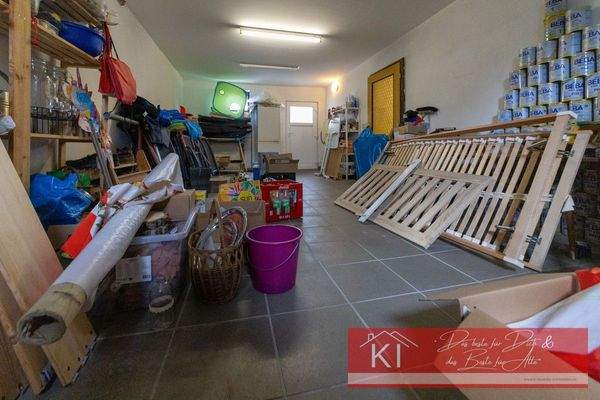 Keller Partyraum mit Austritt zum Garten