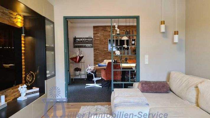Wohnzimmer mit Blick zum Esszimmer