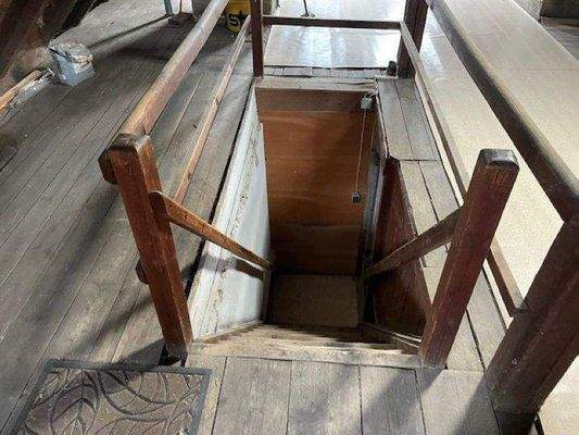 Zugang/Treppe zum Dachboden