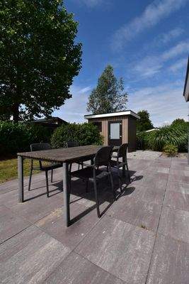 ferienhaus-kaufen-biddinghuizen-vorderseite-terras