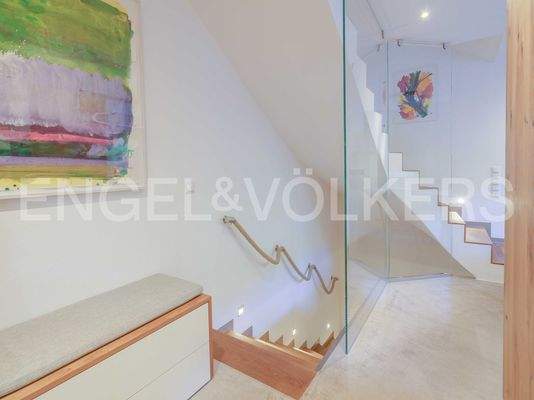 Offene Treppe zum Untergeschoss