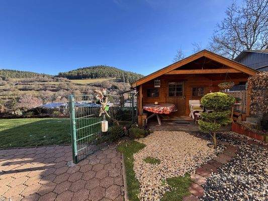 Sicht auf Gartenhütte