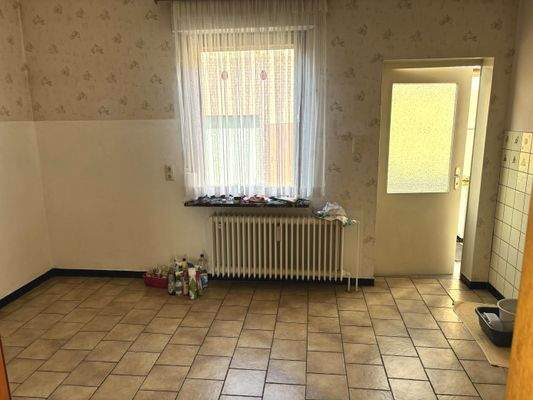 Küche mit Ausgang Innenhof