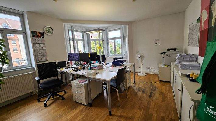 Büro 2.jpg