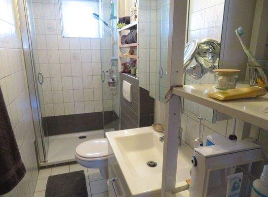 8-Erdgeschoss Bad.JPG