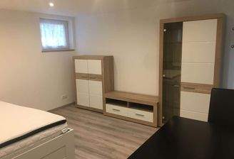 Großzügige Schrankwand mit viel Stauraum