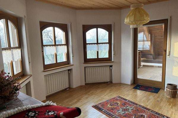 Essbereicht (Erker) Dachgeschoss mit Zugang zum großen, übedachten Balkon