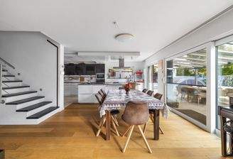 Wohn- und Essbereich mit offener Küche