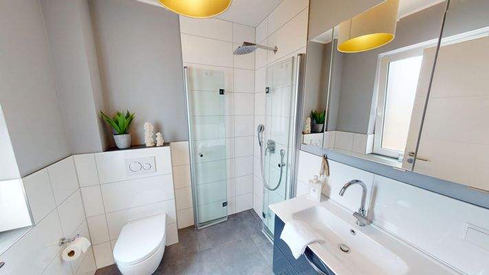 GÄSTE-BAD MIT DUSCHE