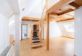 Blick von der Diele zum Wohn- und Esszimmer