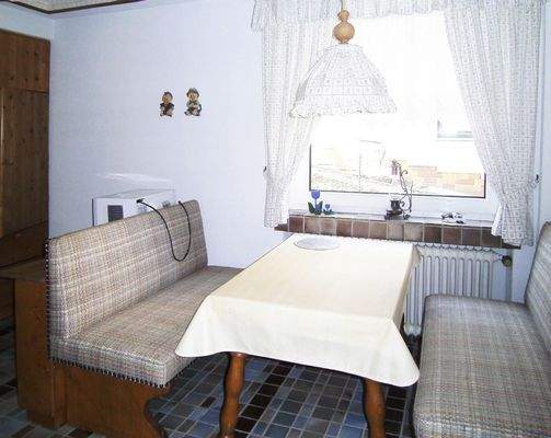 Küche mit Essbereich im UG