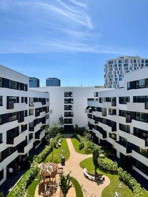 Ausblick in den begrünten ruhigen Innenhof