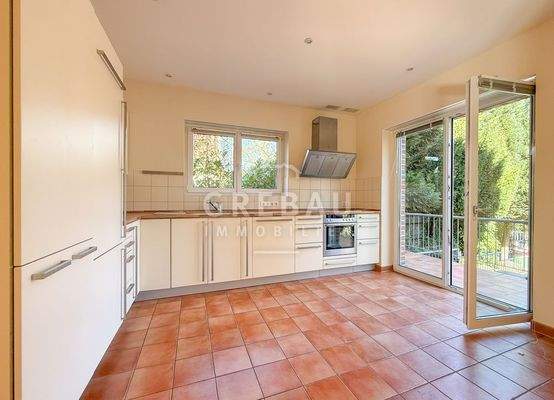 Küche mit Frühstücksbalkon