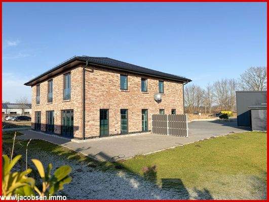 Wohnhaus Südansicht mit Terrasse