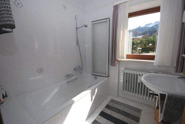 2-Zimmer-Ferienwohnung-Sonnenstraße 7 EG-014-bad1.