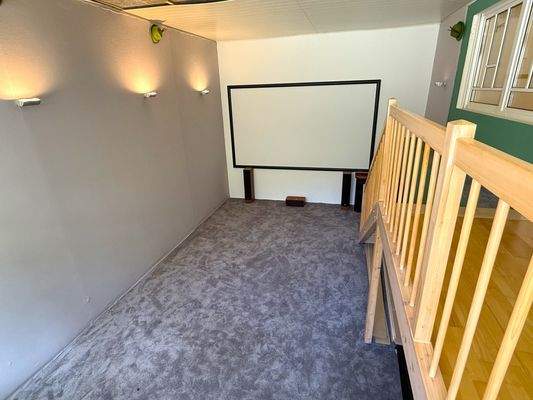 Heimkino im Souterrain - Auch Indoorpool mögl. 