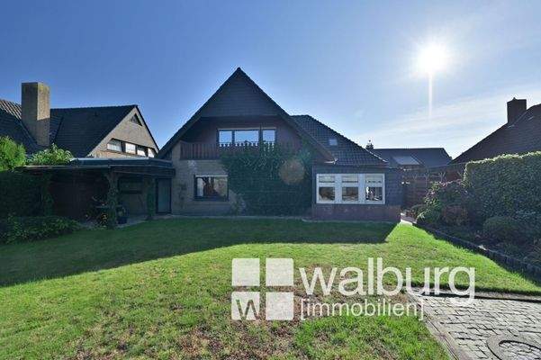 8 Hausansicht mit Loggia und überdachter Terrasse