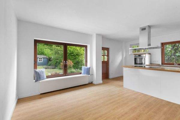 Küche mit Zugang zum Garten