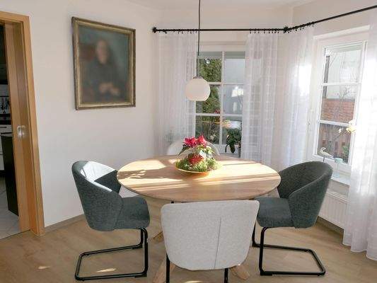 ... und hellem Essbereich