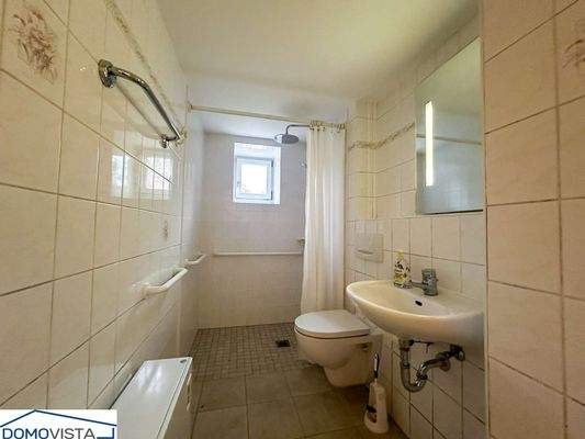 Badezimmer mit Dusche