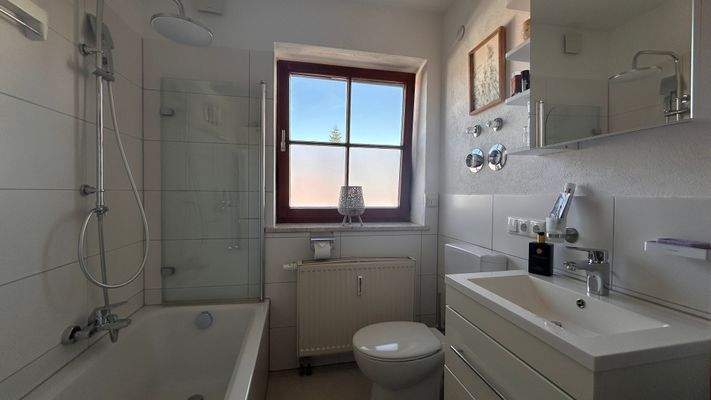 Bad gr., Wanne, Waschmaschine