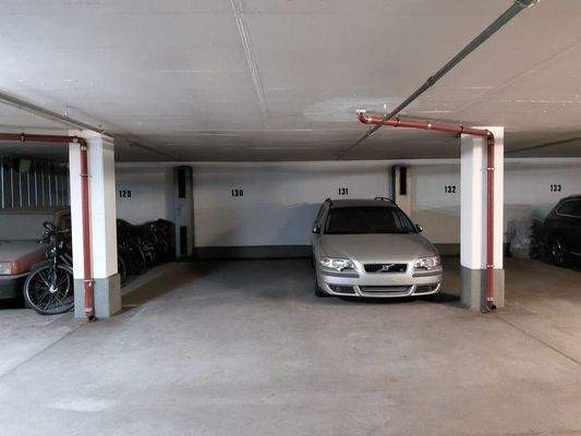 Tiefgargenstellplatz