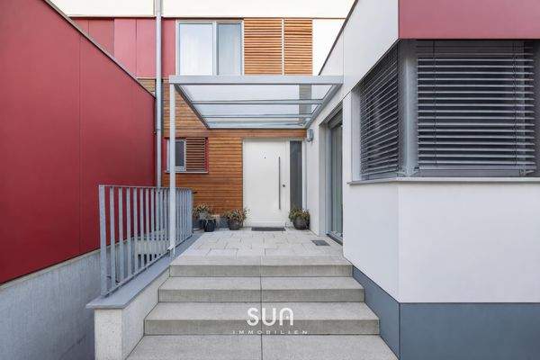 HAUSEINGANG/TERRASSE