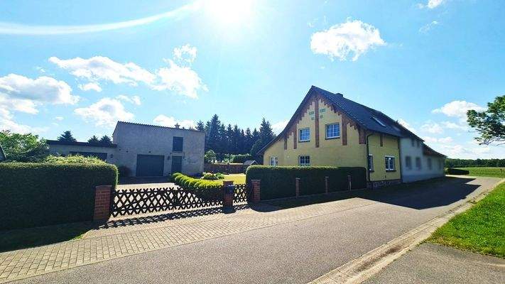 Straßenseitige Ansicht