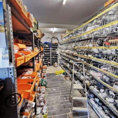 Gewerbe EG Regale Trinkwasserleitungsmaterial