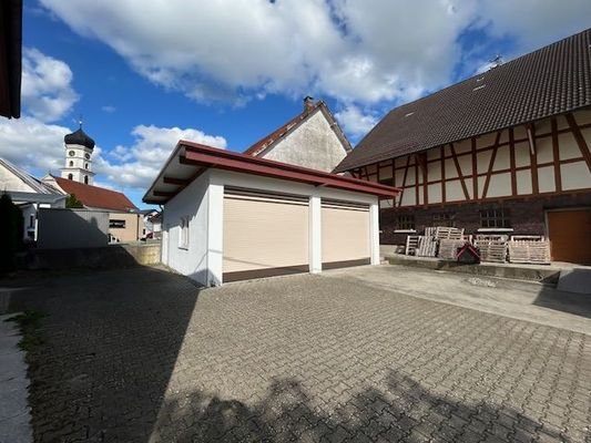 Großzügige Doppelgarage