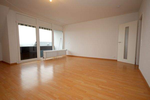 Wohnzimmer mit Balkon_03.JPG