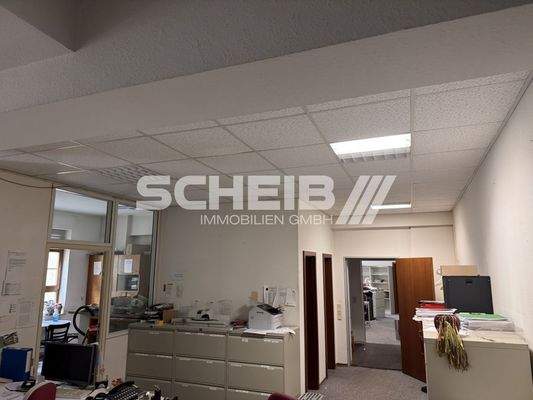 Decke teilweise abgehängt