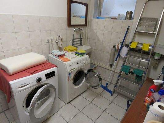 Waschmaschinen- und Trockneranschluss im UG
