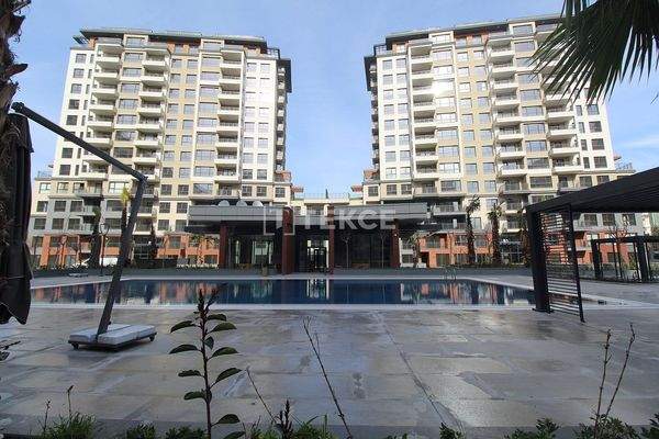 Flats with Swimming Pool in Istanbul Beylikduzu