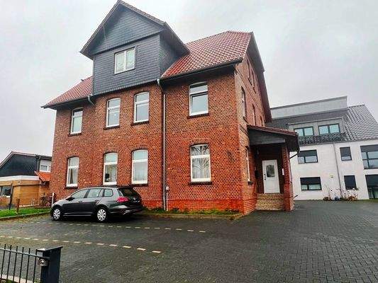 Seitenansicht mit Stellplatz