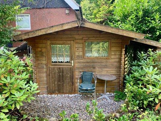 27. Gartenhäuschen, Außen