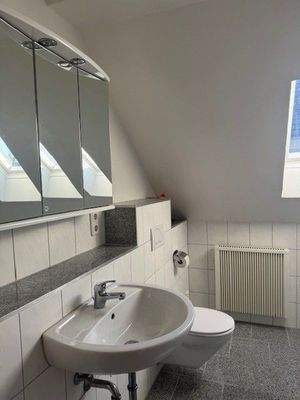 TGL-Badezimmer im DG