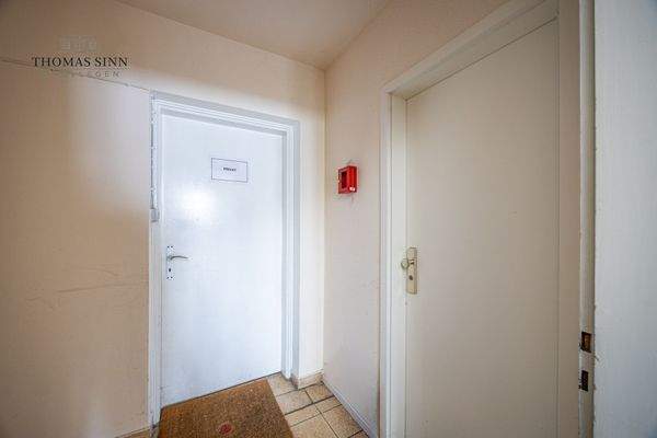 EG: Zugang Haustechnik / Zugang Büroraum rechts