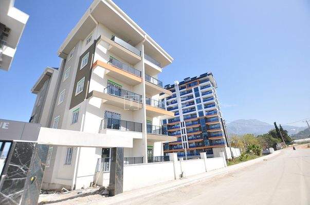 Seaview Apartments Close to Centre in a Complex in Alanya