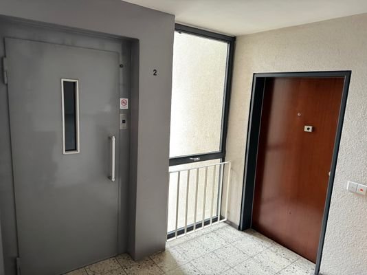 Aufzug bis Wohnungseingang.jpg
