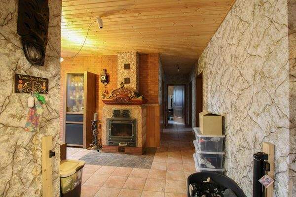 Kamin und hinterer Flur