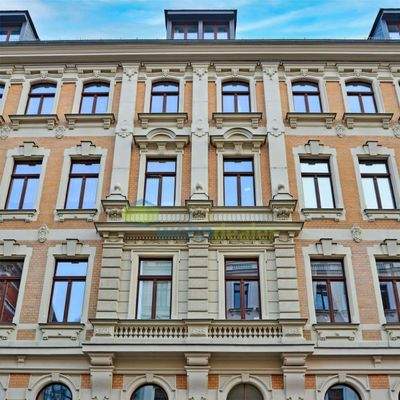 Repräsentative Gründerzeitfassade mit beeindruckenden architektonischen Details