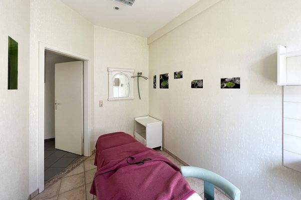 Mittleres Zimmer mit Fenster zur Auenstraße
