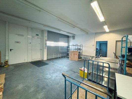 Andienung Halle (innen)